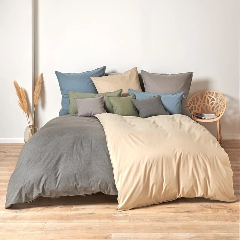 Unifarbene Bettwäsche in verschiedenen Farben und unterschiedlichen Kissengrößen